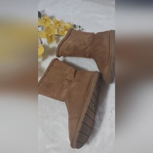 Michael kors boots for women size 5